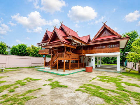 เชียงใหม่ ดอยสะเก็ด บ้านทรงไทยล้านนา 3 นอน 3 น้ำ ใกล้ รร.บ้านป่าขุย 700 ม. บรรยากาศรีสอร์ตส่วนตัว ใกล้เทศบาลตำบลสันปูเลย 900 ม.