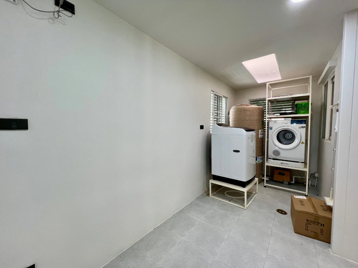 picture Townhome for Sale | Baan Klang Muang Rama 9 – Motorway Fully Renovated | Fully Furnished | Move-in Ready | Prime Rama 9 Location - 14/26