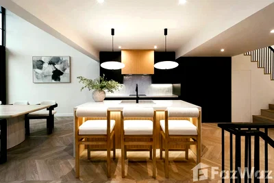 Townhouses for rent Watthana : 5 Bedroom Townhouse for rent in Phra Khanong Nuea, Bangkok  6505988