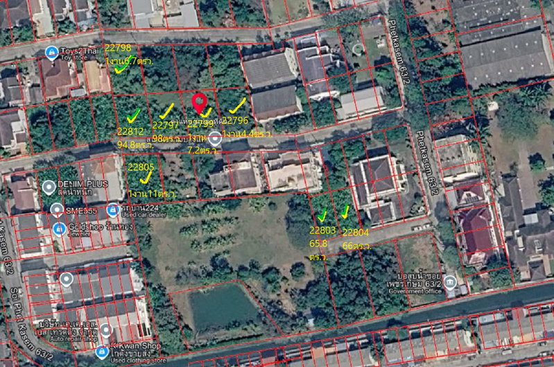 Land for sale : Selling leveled land plots in Lak Song Niwet Village, not far from MRT Lak Song. Several plots available for ownership.