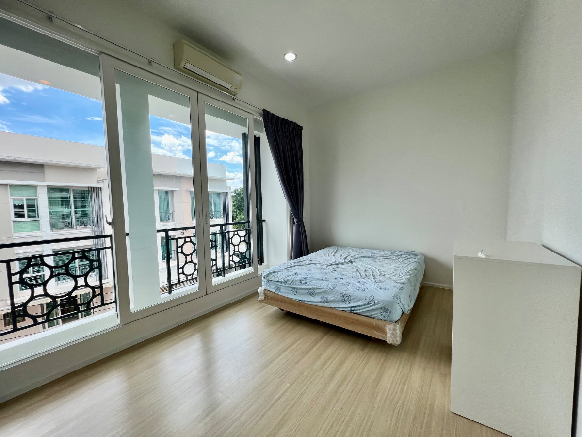 picture Townhome for Sale | Baan Klang Muang Rama 9 – Motorway Fully Renovated | Fully Furnished | Move-in Ready | Prime Rama 9 Location - 24/26