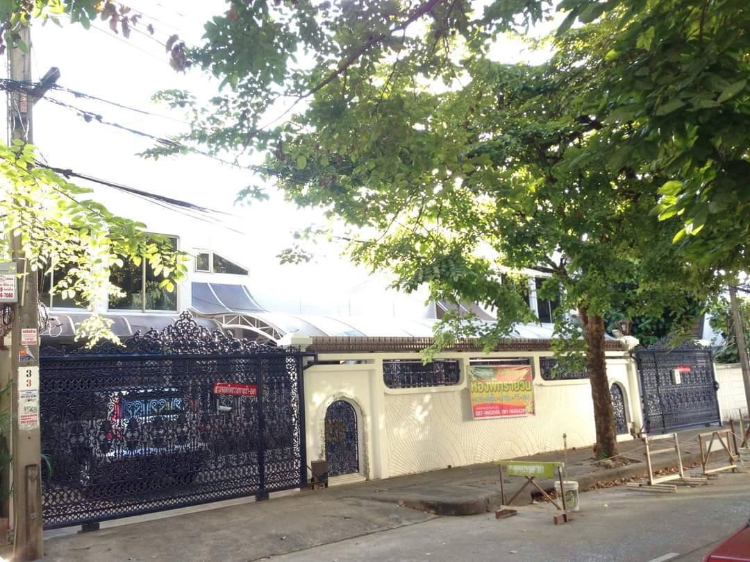 รูป ขายบ้านแฝด ตกแต่งแล้ว พร้อมห้องเช่า 7 ห้อง แยกมิเตอร์แล้ว - รูปที่ 1/8