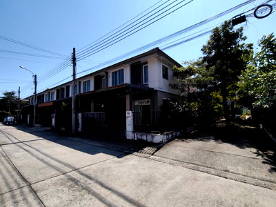 Townhouses for sale : TOWN HOUSE 23.7 Sq.w. Khlong Sam Wa Bangkok for 2.5M