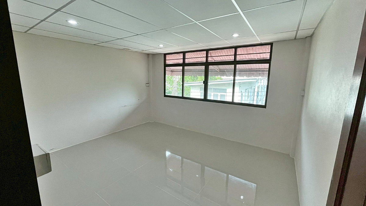 picture Home office for rent at On Nut 20 Sukhumvit 77 - 11/24