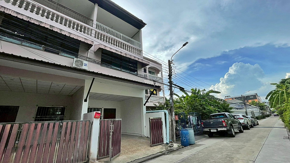picture Home office for rent at On Nut 20 Sukhumvit 77 - 24/24