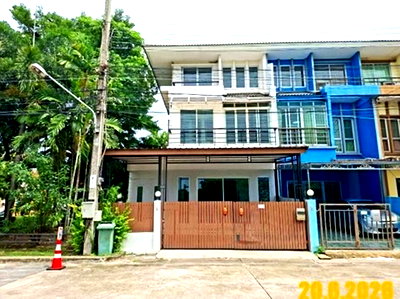 ทาวน์โฮม วิทยาลัยเทคนิคราชสิทธาราม : ทาวน์เฮ้าส์ 32.8 ตร.วา วิสต้า อเวนิว เพชรเกษม 81 เขตหนองแขม กรุงเทพมหานคร 3.9M
