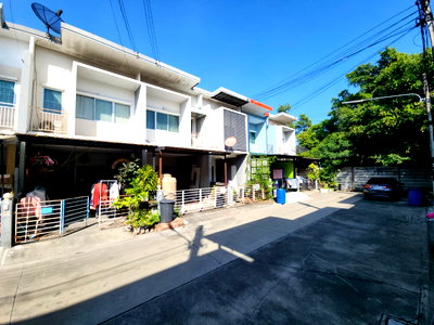 Townhouses for sale : TOWN HOUSE 16 Sq.w. Khlong Luang Pathumthani for 1.3M