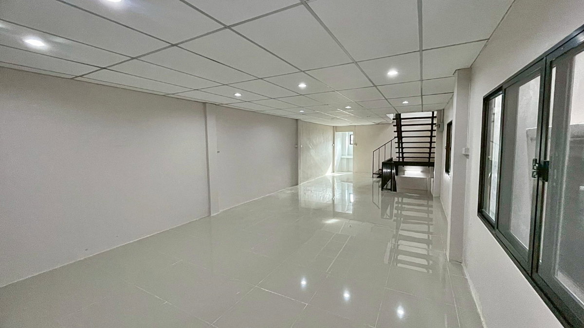 picture Home office for rent at On Nut 20 Sukhumvit 77 - 10/24