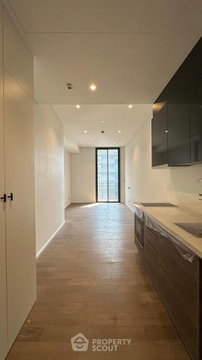 Pet-Friendly 1-BR Condo, Muniq Langsuan, 12th Floor Near BTS Ratchadamri (ID 3043583)