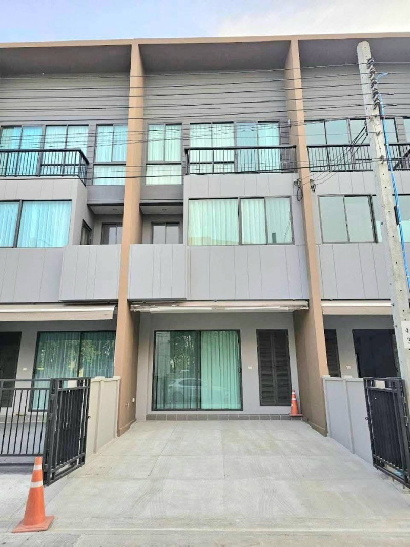 ทาวน์โฮมให้เช่า : Baan Klang Mueang Rama 9-Krungthep Kritha