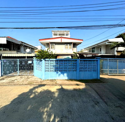 Houses for sale Bangkok : Detachedhouse for sale in Seri Village, Rama 9. Land 74 sq.wah. Close to The Nine Rama 9 Motorway Sukhumvit Pattanakarn Suvarnabhumi Airport