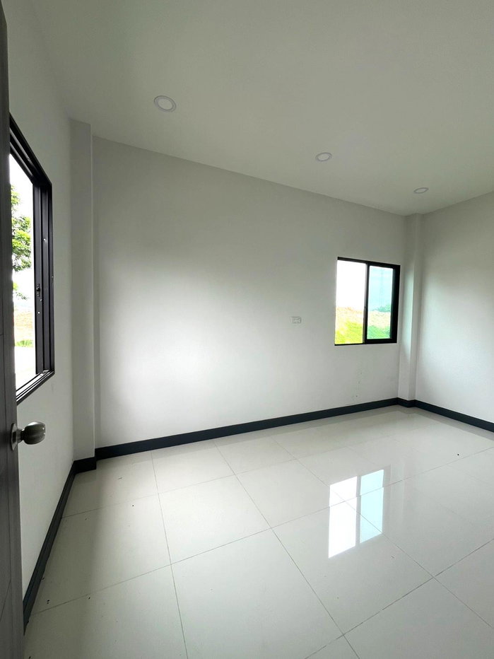รูป ขายบ้านเดี่ยว 2 ชั้น บ้านพร้อมอยู่ ทำเลชานเมือง บรรยากาศเงียบสงบ เดินทางสะดวก ใกล้ตลาด ห้างสรรพสินค้า และโรงเรียนนานาชาติ  #C5MG100781 - รูปที่ 6/22