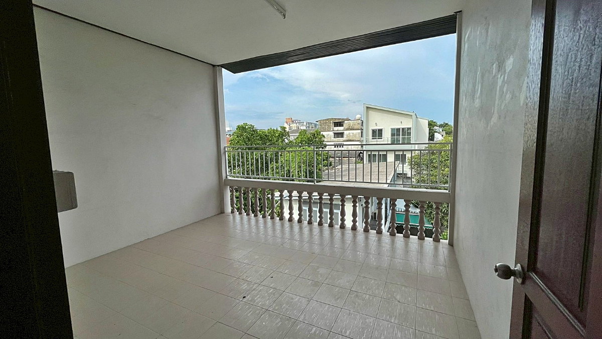 picture Home office for rent at On Nut 20 Sukhumvit 77 - 21/24