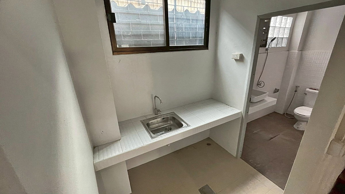 picture Home office for rent at On Nut 20 Sukhumvit 77 - 6/24