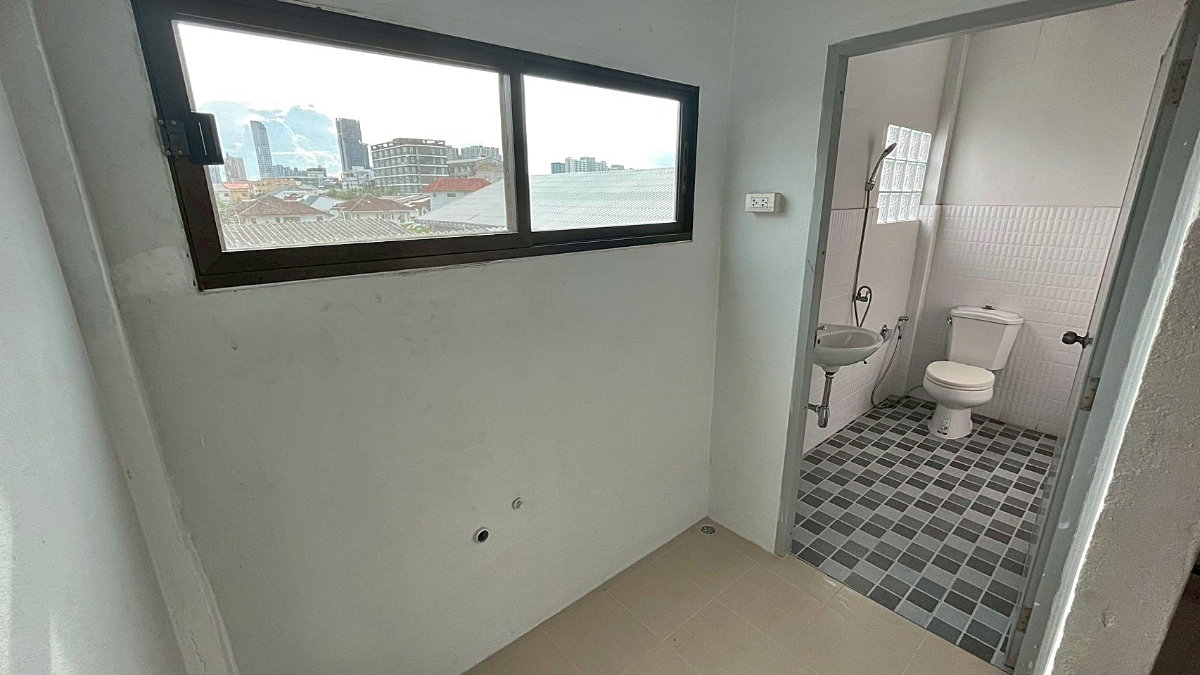 picture Home office for rent at On Nut 20 Sukhumvit 77 - 18/24