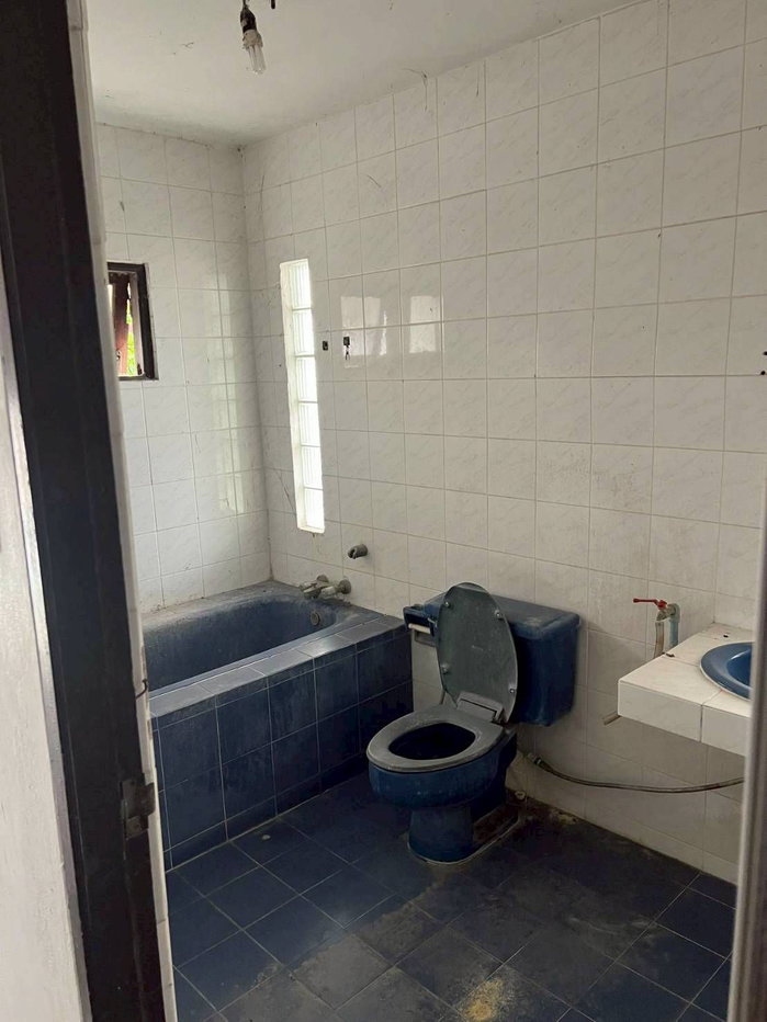 picture House for Sale in Varocha 5 Village  A charming family home on a spacious 107 Sq.Wah land plot, conveniently located near Bang Phli Industrial Estate  - 7/17