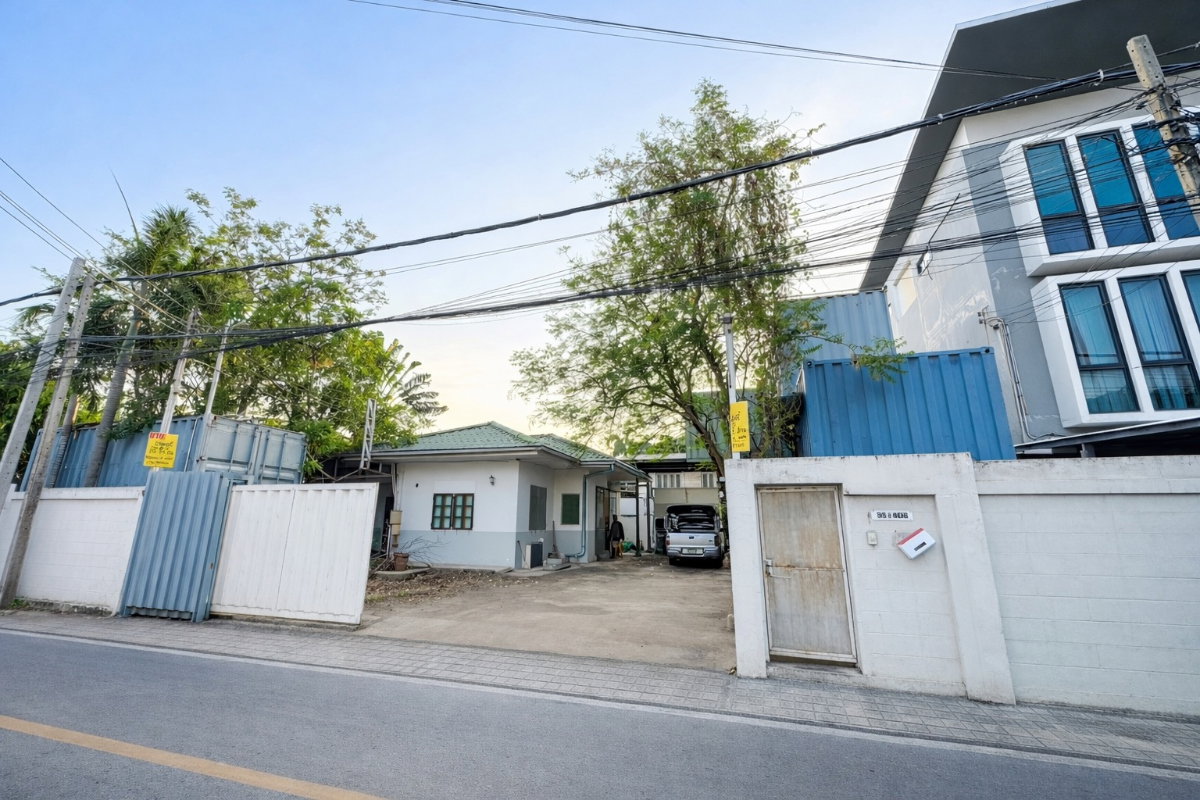ขาย ที่ดินพร้อมสิ่งปลูกสร้าง 108ตรว ถนนประเสริฐมนูกิจ กทม ที่ Line @homefinder