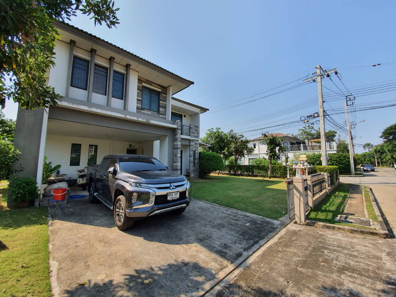 Houses for sale : For Sale 2-Storey Detached House Habitia Panya Indra 2   Khlong Sam Wa Bangkok  Corner Unit Land: 103.2 sq.wah 3 Bed 3 Bath Parking for 4 cars