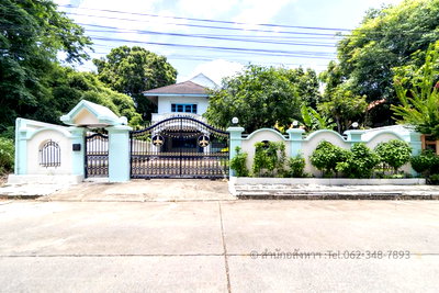บ้านเดี่ยว สนามบินดอนเมือง : [ขาย] บ้านเดี่ยวเมืองเอก โครงการ 4 ซอยเอกรัตน์ 1 ใกล้ ม.รังสิต 162 ตร.ว. ทำเลดี พื้นที่กว้าง โครงสร้างเป๊ะ รีโนเวทได้ตามใจคุณ!