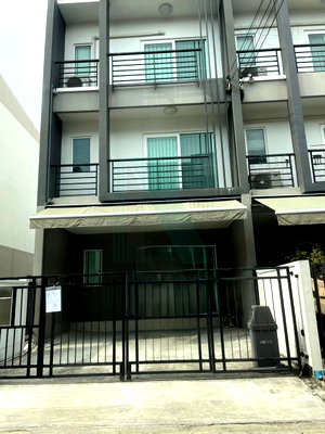 Townhouses for rent : For Rent 3-story Townhouse BAAN KLANG MUANG SUANLUANG 3 bedroom 3 bathroom