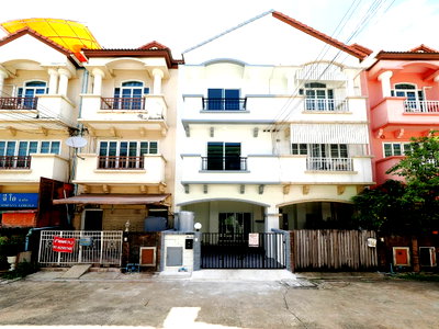 ขายทาวน์โฮม : ขายทาวน์เฮ้าส์ 3.5 ชั้น ม.สรานนท์ 18 ตร.ว. 4นอน 3น้ำ [ติวานนท์-ปากเกร็ด] ขาย 2.88 ล้านบาท