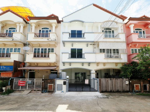 ขายทาวน์เฮ้าส์ 3.5 ชั้น ม.สรานนท์ 18 ตร.ว. 4นอน 3น้ำ [ติวานนท์-ปากเกร็ด] ขาย 2.88 ล้านบาท