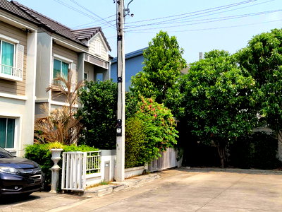 Townhouses for sale : TOWN HOUSE 38.7 Sq.w. Lam Luk Ka Pathumthani for 3.6M