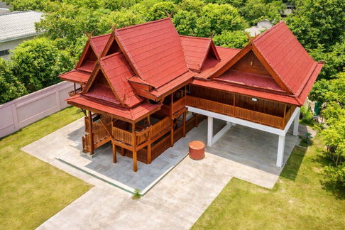 บรรยากาศรีสอร์ตส่วนตัวย บ้านทรงไทยล้านนา 3 นอน 3 น้ำ เชียงใหม่ ดอยสะเก็ด ใกล้เทศบาลตำบลสันปูเลย 900 ม. ใกล้ รร.บ้านป่าขุย 700 ม.