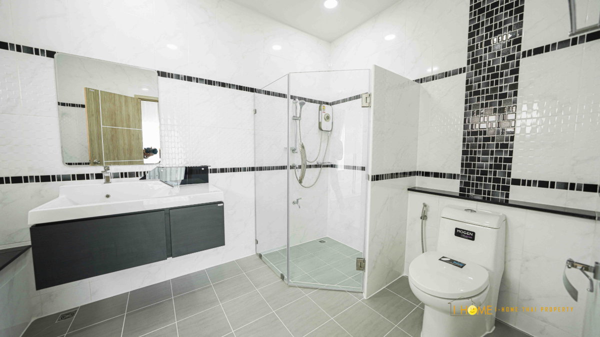 picture  Spacious 2-Storey Detached House for Rent in a Secure Residential Estate - 35/38