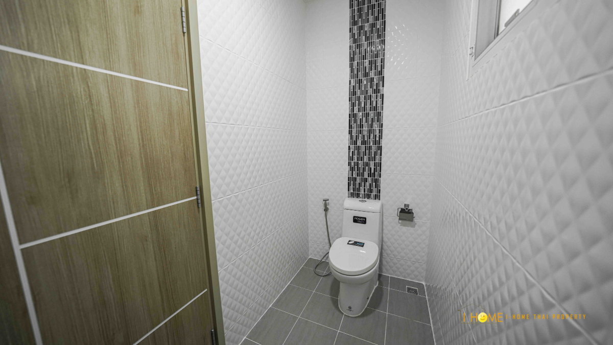 picture  Spacious 2-Storey Detached House for Rent in a Secure Residential Estate - 16/38