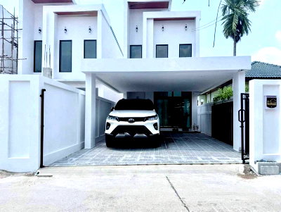Houses for sale Rubberland : Newly built, move in Ready detached house for sale, located in Soi Siam Country Club, Pattaya, Chonburi.