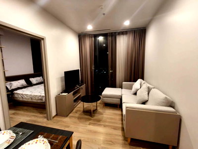 Condos for rent : Oka Haus | High-Floor Corner Unit | River View | Shuttle Bus to BTS Thong Lo | From THB 42,000/Month