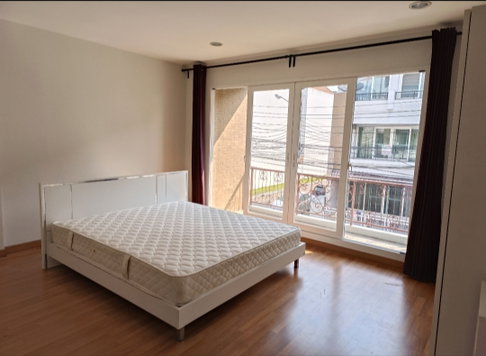 ให้เช่า Townhome พร้อมเฟอร์นิเจอร์ ในหมู่บ้านกลางเมืองพระราม 3-สุขสวัสดิ์ โครงการอยู่ติดถนนใหญ่/Home Pro ตรงข้าม Big C สุขสวัสดิ์