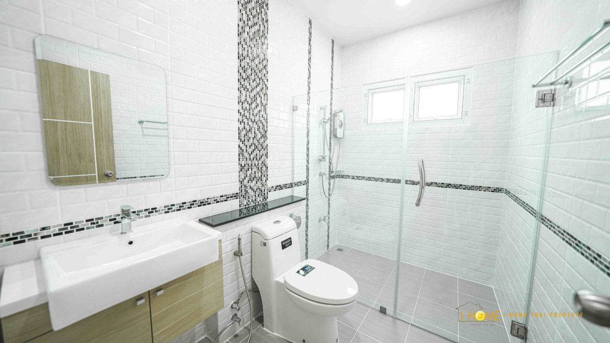 picture  Spacious 2-Storey Detached House for Rent in a Secure Residential Estate - 26/38