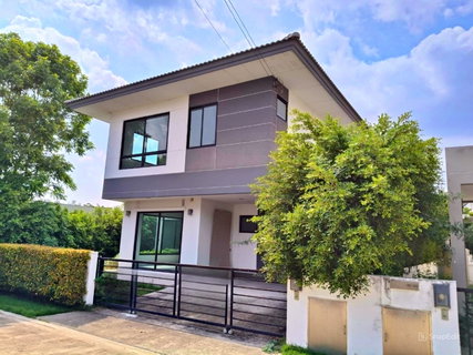 2-Storey Detached House for Sale at Casa Ville Bangyai
