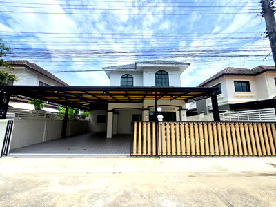ขายบ้านเดี่ยว : บ้านเดี่ยว เนื้อที่เยอะ ทำเลดี กว้างขวาง หมู่บ้าน เคซี.การ์เด้นโฮม18 ถนนนิมิตใหม่40 คลองสามวา แต่งเฟอร์ฯพร้อมอยู่
