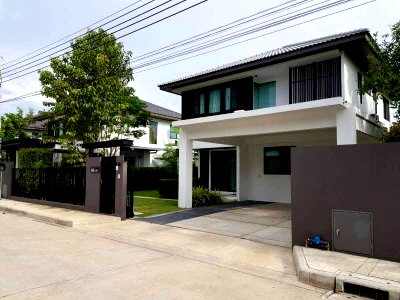 เช่าบ้านเดี่ยว เซ็นทรัล พลาซ่า บางนา : LTH15849 – Spacious House for Rent Bangna | Mantana Bangna Km.7 | Near Mega Bangna & Concordian International School | 72,000 THB