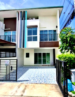 ขายทาวน์โฮม : ขายทาวน์เฮาส์ 2 ชั้น 19 ตร.ว. หลังมุม รีโนเวทใหม่หมู่บ้านซิตี้เซนส์ วัชรพล | หน้าสวน บรรยากาศร่มรื่น ใกล้เพลินนารีมอลล์