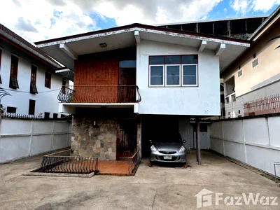 Houses for sale Tesco Lotus Extra Rama 4 : 3 Bedroom House for sale in Phra Khanong Nuea, Bangkok  6503660