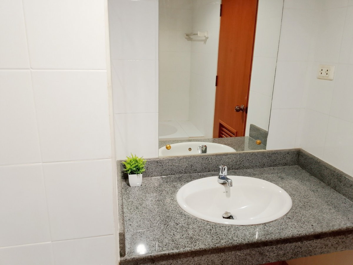 รูป คอนโด low-rise ใหญ่ 66 ตรม. ขายเพียง 2.99 ล้านบาท 2 ห้องนอน 2 ห้องน้ำ - รูปที่ 15/26