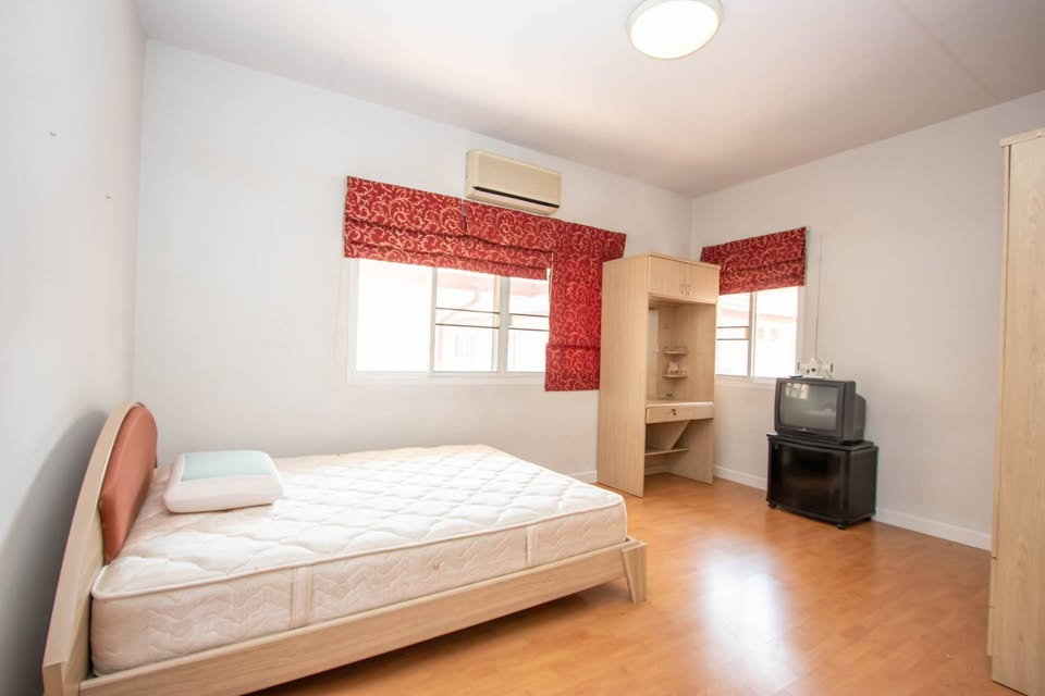 picture  House for rent  4 Bedrooms  and  3 Bathrooms     - 12/15