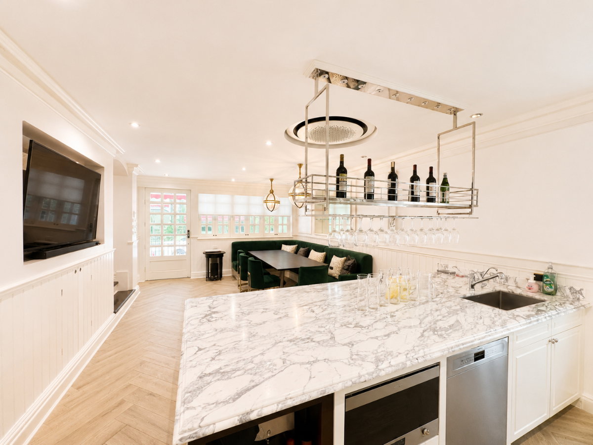 รูป 🏡 ทาวน์โฮมหรูสไตล์อังกฤษให้เช่า เช่า 4 ห้องนอน 5 ห้องน้ำ  📍 บ้านกลางกรุง ทองหล่อ  - รูปที่ 3/18