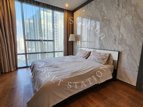 🏙️ The Bangkok Sathorn: A condo in the heart of Sathorn, near BTS Surasak.