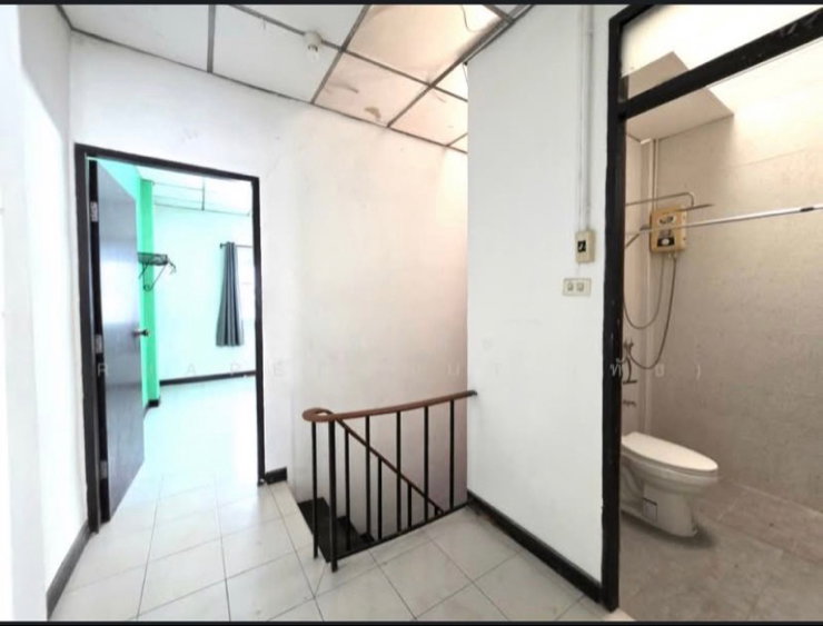 รูป ทาวเฮ้าส์ 3 ชั้น 4 ห้องนอน 4 ห้องน้ำ 2 ที่จอดรถ ราคา 2.99 ล้าน (ราคาประเมิน 3.55ล้าน)  - รูปที่ 12/23
