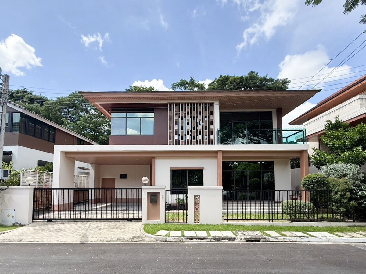 Renovate Home For Rent / Setthasiri Pattanakarn Only THB 90,000/month