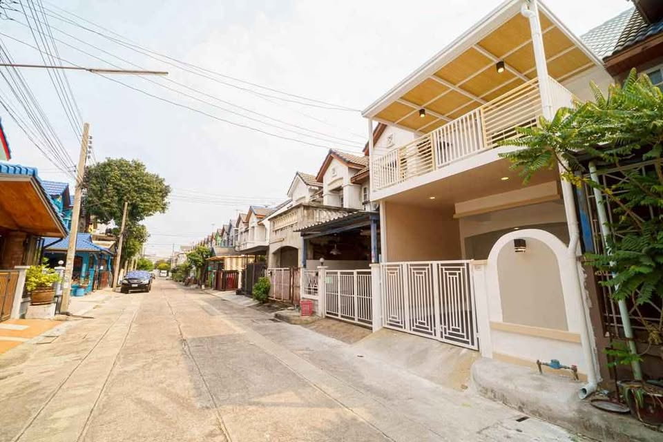รูป 🔥 ขาย ทาวน์เฮ้าส์ หมู่บ้านลุมพินี ทาวน์วิลล์ (Lumpini Townville) | ตรงข้ามเซ็นทรัล เวสต์เกต ใกล้รถไฟฟ้าสายสีม่วง สถานีตลาดบางใหญ่ - รูปที่ 2/19