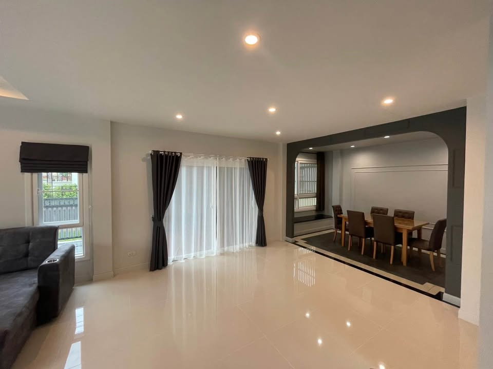 รูป ให้เช่าบ้านเดี่ยว 2 ชั้น ในโครงการคุณภาพ พร้อมเฟอร์นิเจอร์ครบ #AMR-H0316 - รูปที่ 3/18