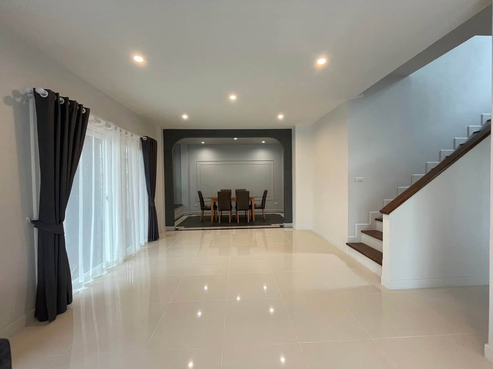 รูป ให้เช่าบ้านเดี่ยว 2 ชั้น ในโครงการคุณภาพ พร้อมเฟอร์นิเจอร์ครบ #AMR-H0316 - รูปที่ 5/18