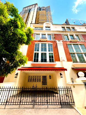 Townhouses for rent Watthana : 🏡 Luxury British Townhouses for Rent 4 Beds 5 Baths in Baan Klang Krung Thonglor