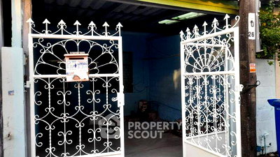 Townhouses for sale Tesco Lotus Srinakarindra : Pet-Friendly 2-BR Townhouse 96 Sqm Near Samrong Nuea (ID 3050599)
